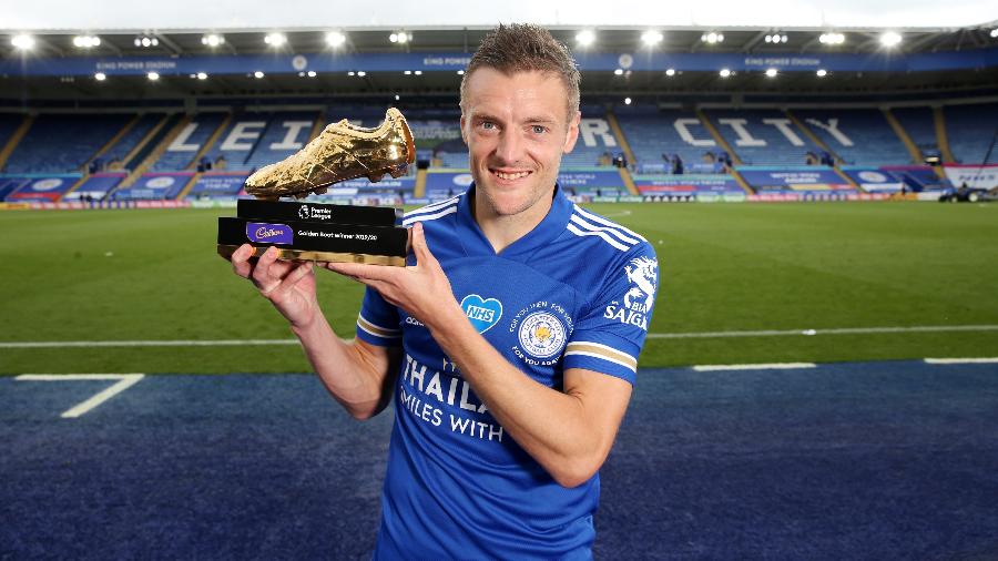 Jamie Vardy, do Leicester, recebe a Chuteira de Ouro do Campeonato Inglês - Plumb Images/Leicester City FC via Getty Images