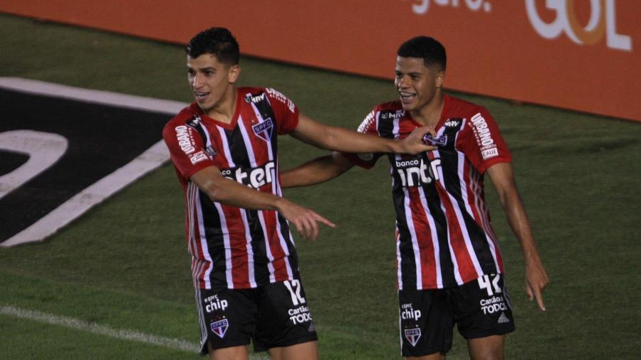 Em mais um dia de preparação, Sara não treina e pode desfalcar o SPFC contra o Coritiba