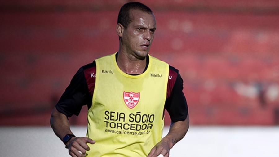 Jogador atuou por clubes do interior de São Paulo (como o Linense, na foto) e do Rio Grande do Sul, além de times goianos - Reprodução/Twitter
