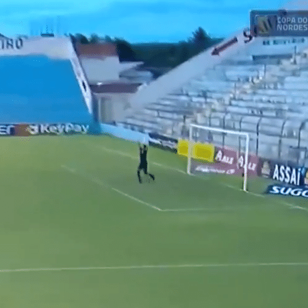 Diogo Silva não teve chance de defesa contra chute de Ciel - Reprodução/Nordeste FC