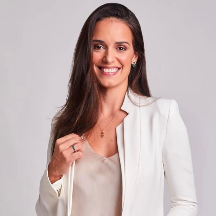 Livia Nepomuceno explana beleza natural