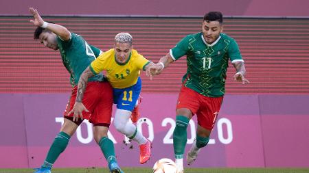 Santos defende pênalti, Brasil vence o México e disputará o bi