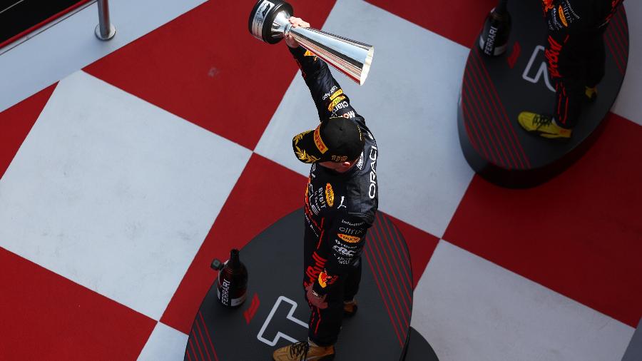 Max Verstappen comemora a vitória no GP da Espanha, sua quarta na temporada 2022 da Fórmula 1 - Lars Baron/Getty Images/Red Bull