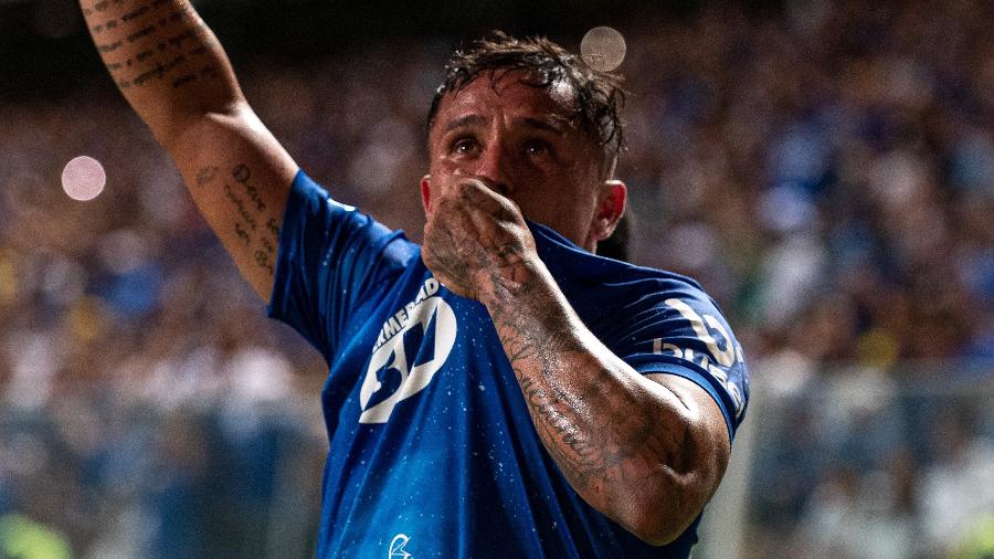 Edu se emociona ao marcar pelo Cruzeiro contra o Náutico, pela Série B - Alessandra Torres/AGIF