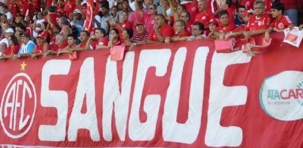 Torcida do America Football Club, no estádio Giulite Coutinho