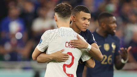 Mbappé brilha e França vence a Polônia por 3 a 1, garantindo vaga