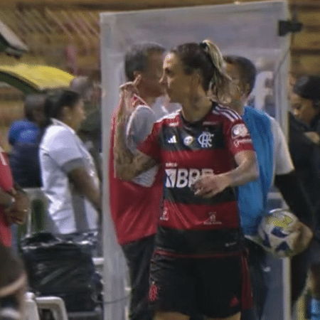 Darlene mostrou o dedo do meio para torcida em derrota do Flamengo no Brasileirão feminino - Reprodução