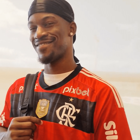 Jimmy Butler com camisa personalizada do Flamengo - Reprodução/Twitter/Flamengo