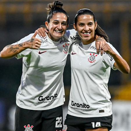 Fernanda e Millene celebram gol do Corinthians sobre o Always Ready na Libertadores Feminina