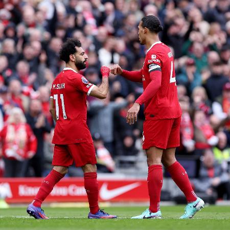 Mohamed Salah e Virgil Van Dijk comemoram gol do Liverpool diante do Brighton