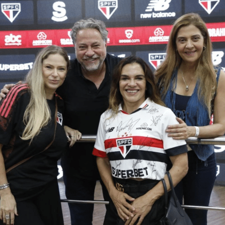 Os presidentes Julio Casares e Leila Pereira posaram juntos para foto em São Paulo x Palmeiras, pelo Brasileirão - Reprodução/Instagram/juliocasares_sp