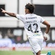 Santos goleia Brusque e retoma ponta da Série B; Patati faz 1º gol na Vila