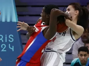 Judô? Atleta da Sérvia aplica 'golpe' em porto-riquenha e inicia confusão