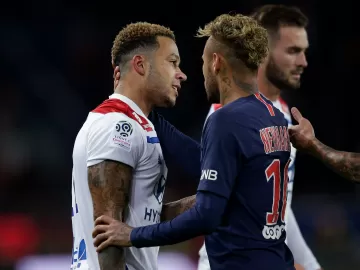 Neymar celebra Depay no Corinthians, e holandês reage: 'volte pra casa'