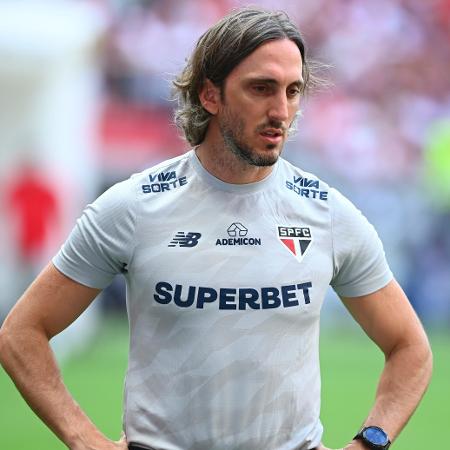 Luis Zubeldía, técnico do São Paulo, durante jogo contra o Corinthians pelo Brasileirão