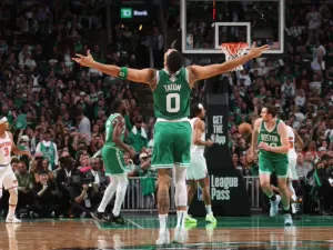 Com novo duplo-duplo de Tatum, Celtics vence a segunda na NBA