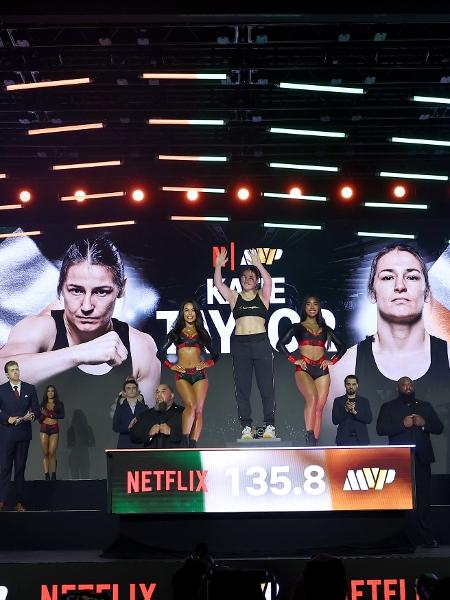 Katie Taylor durante pesagem antes de luta contra Amanda Serrano Katie Taylor durante pesagem antes de luta contra Amanda Serrano