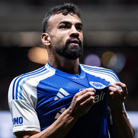 Fabrício Bruno foi um dos destaques da vitória cruzeirense em Belo Horizonte