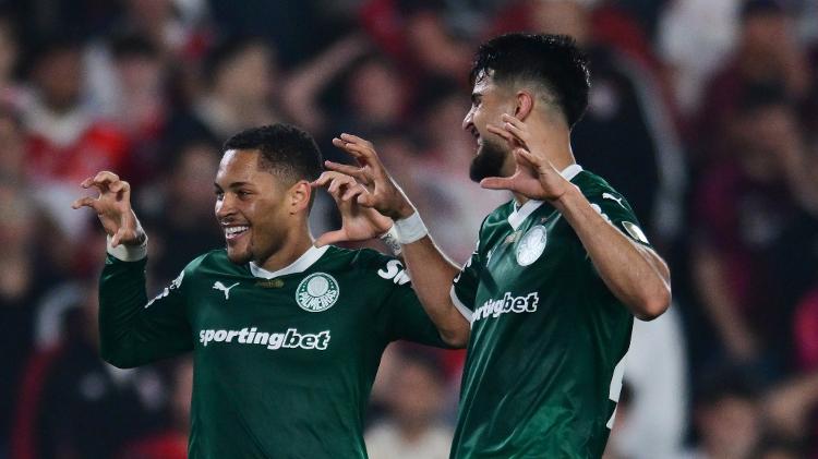 Vitor Roque e Flaco López comemoram gol do Palmeiras sobre o River Plate em duelo da Libertadores Vitor Roque e Flaco López comemoram gol do Palmeiras sobre o River Plate em duelo da Libertadores