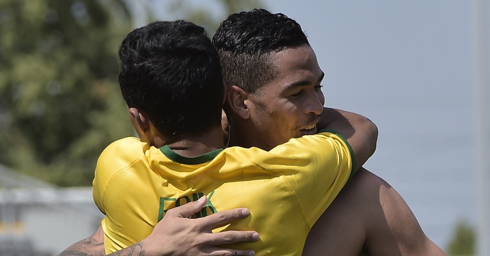 Luciano comemora o terceiro gol do Brasil que garantiu a medalha de bronze