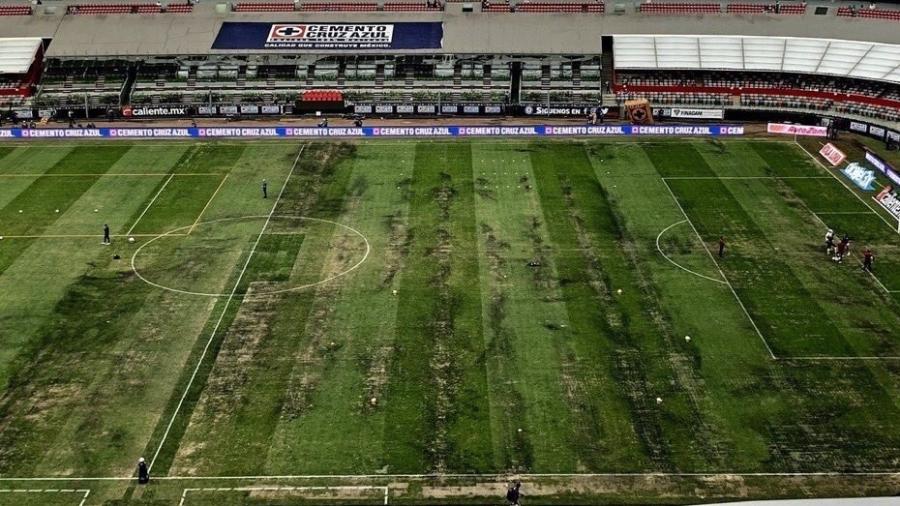 Gramado do Estádio Azteca impede realização de jogo da NFL - Reprodução/Twitter