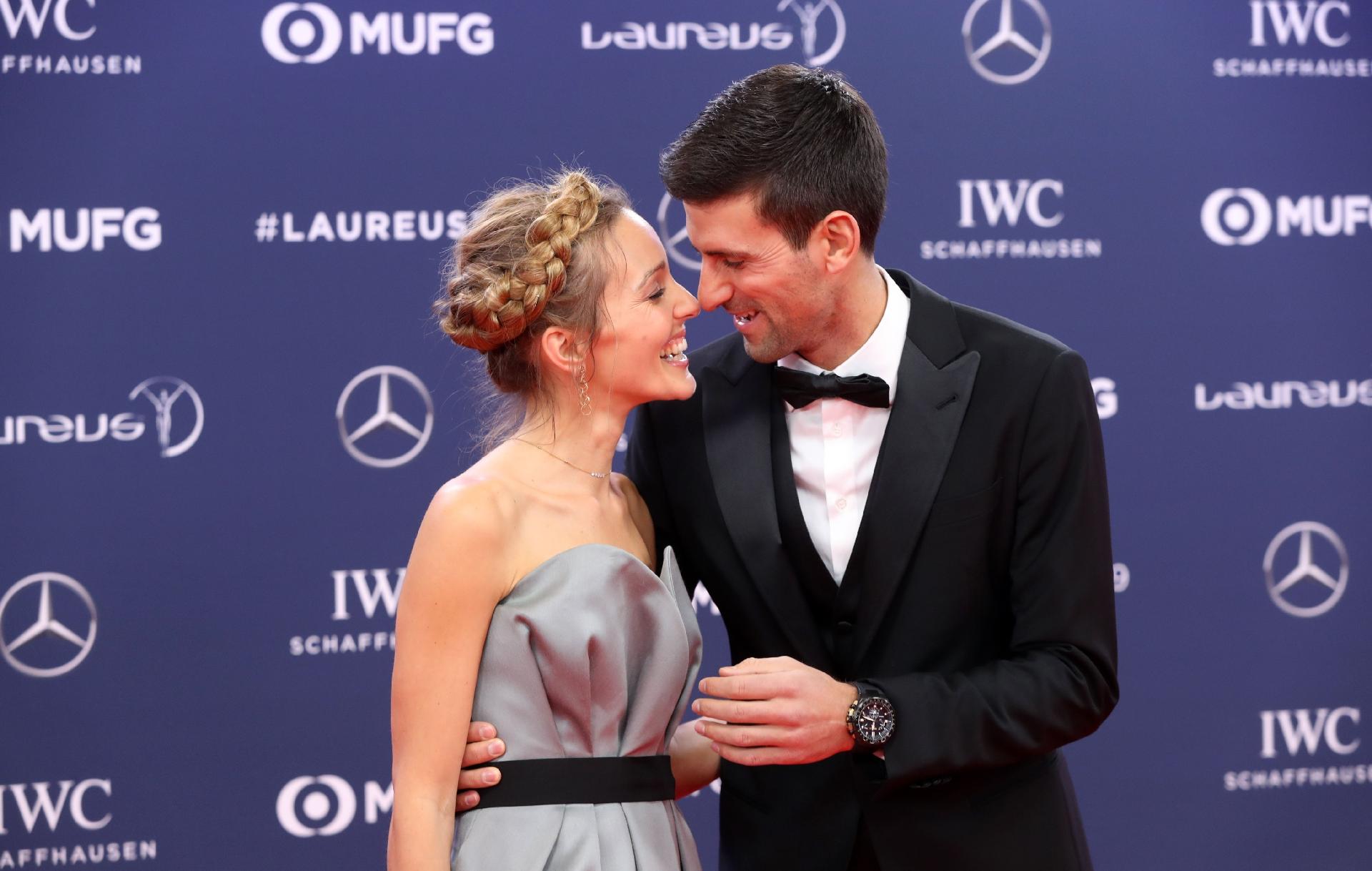Após Djokovic criticar vacina, esposa é bloqueada por fake news ...