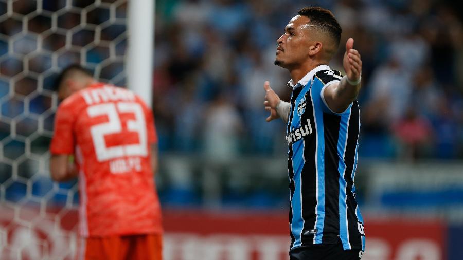 Novo titular do ataque do Grêmio, Luciano acumula 20 gols no ano e cinco pelo clube gaúcho - Jeferson Guareze/AGIF