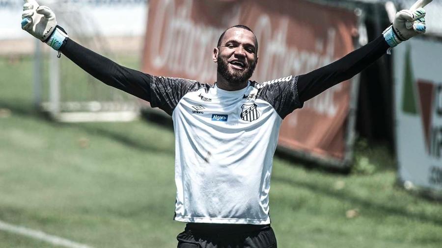 Everson comemora durante treino do Santos - Ivan Storti/Santos FC