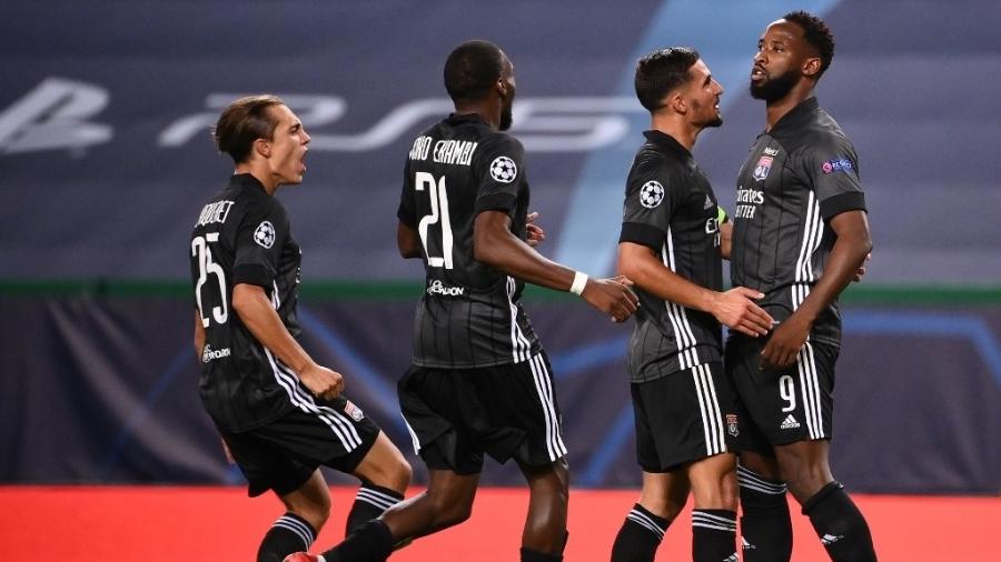 Dembele comemora gol marcado contra o Manchester City em vitória do Lyon por 3 a 1 na Liga dos Campeões - Franck Fife/Pool/AFP