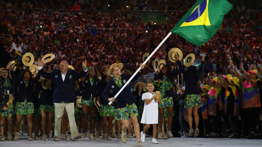 Yane Marques, do pentatlo, foi a porta-bandeira na Olimpíada do Rio-2016 - Cameron Spencer/Getty Images