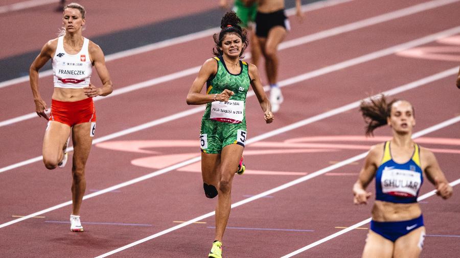 Jardênia Felix disputando a semifinal dos 400m nas Paralimpíadas de Tóquio - Miriam Jeske/CPB