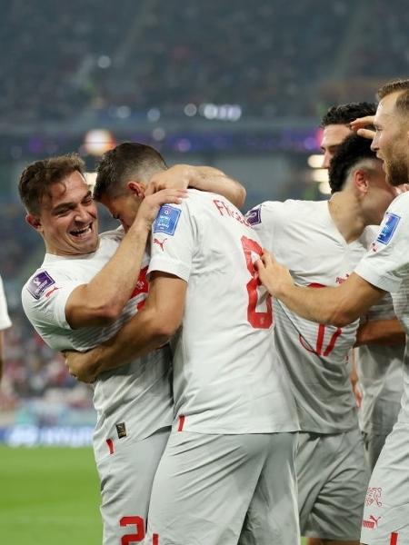 Jogadores da Suíça comemoram gol contra a Sérvia, pela Copa do Mundo do Qatar - Francois Nel/Getty Images