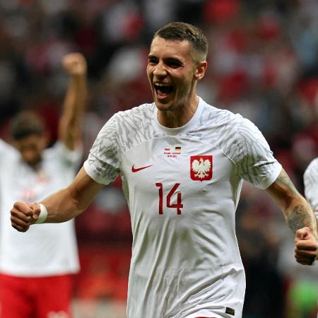 Kiwior, da Polônia, comemora seu gol contra a Alemanha, em amistoso - Kuba Atys/Reuters