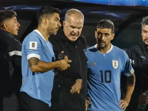 Suárez rebate Andreas Pereira após Uruguai avançar: 'reserva do Arrascaeta'