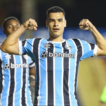 Freddy Noguera, atacante do Grêmio, comemora após marcar contra o Inter de Bebedouro, na Copinha
