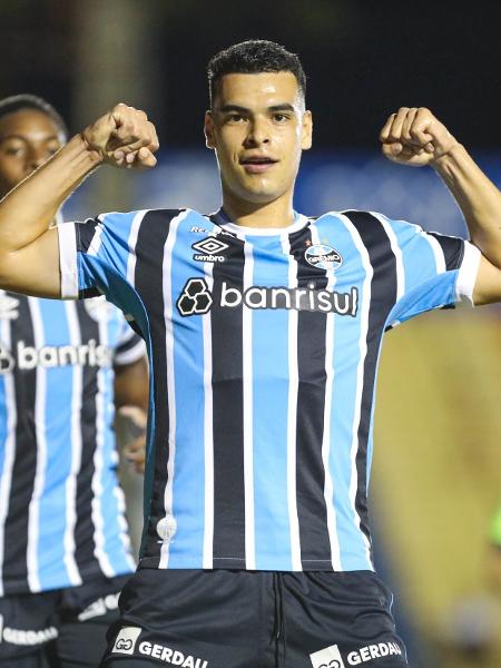 Freddy Noguera, atacante do Grêmio, comemora após marcar contra o Inter de Bebedouro, na Copinha Freddy Noguera, atacante do Grêmio, comemora após marcar contra o Inter de Bebedouro, na Copinha
