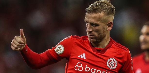 Corinthians contrata atacante Pedro Henrique, suas fileiras ganham rejuvenescimento no ataque.