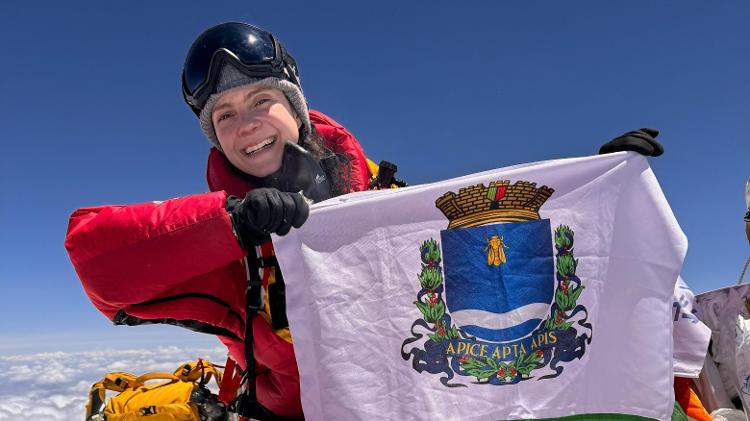 Olívia Bonfim se torna a primeira sul-americana a completar o Double Head - escalar o Everest e o Lhotse em 24 horas