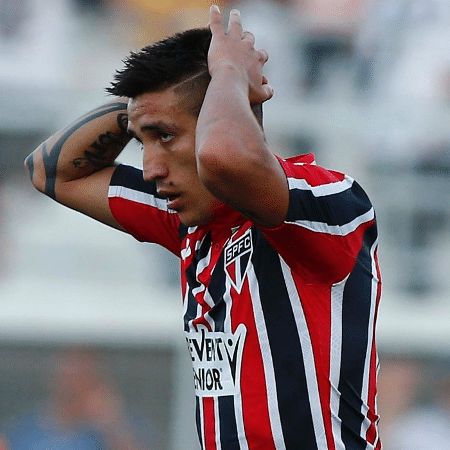 Jogador de 31 anos acumula problemas desde que deixou o Tricolor, ainda em 2016