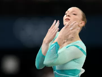 Romenas apontam injustiça na final do solo e têm apoio de Nadia Comaneci