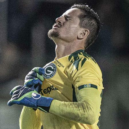 Tadeu, goleiro do Goiás