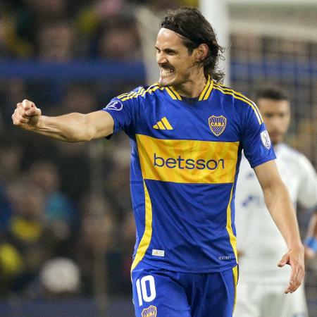 Cavani comemora gol do Boca Juniors sobre o Cruzeiro em jogo da Sul-Americana