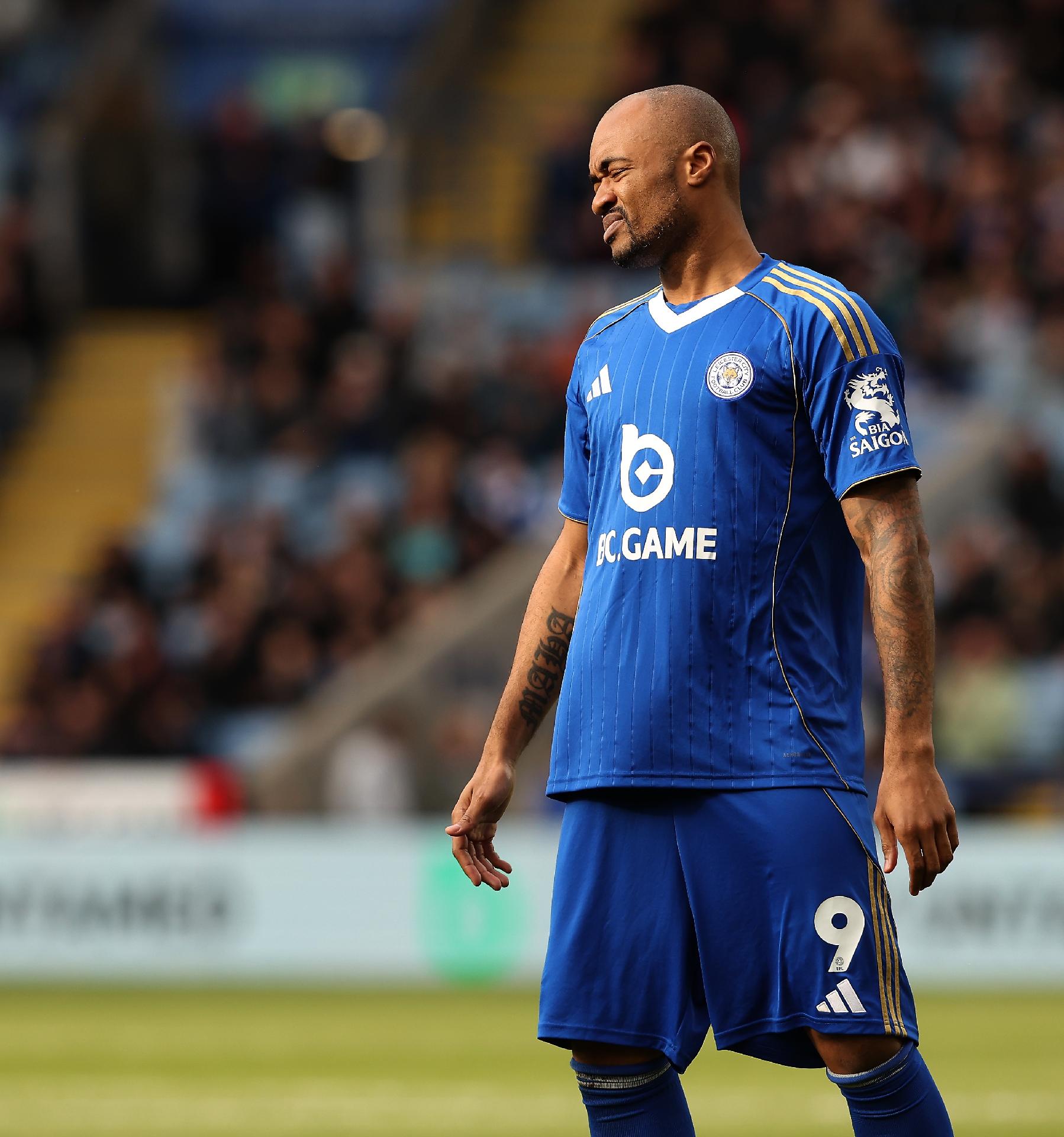 Jordan Ayew se lamenta durante jogo do Leicester na Championship - undefined