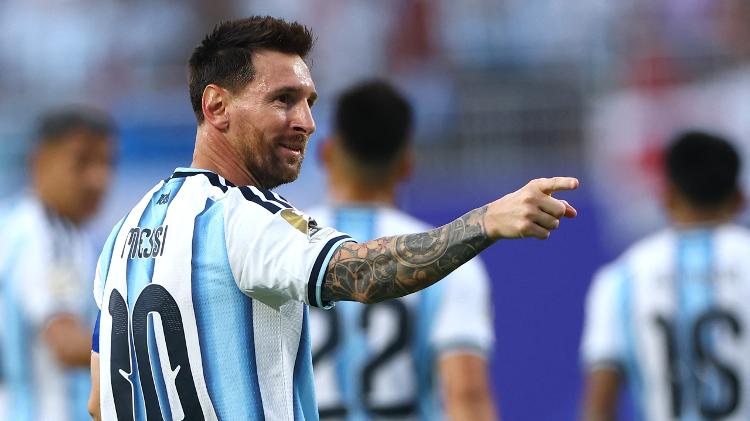 messi-da-argentina-comemora-gol-contra-a-argelia-na-copa-do-mundo-1781659670244_v2_750x421 Messi faz história na Copa 2026 e marca 3 gols; veja o recorde que o camisa 10 conquistou