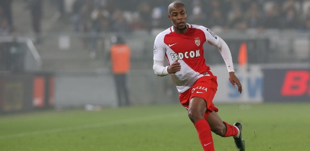 Djibril Sidibé, lateral do Monaco, renovou contrato com o clube até 2022 - Romain Perrocheau/AFP