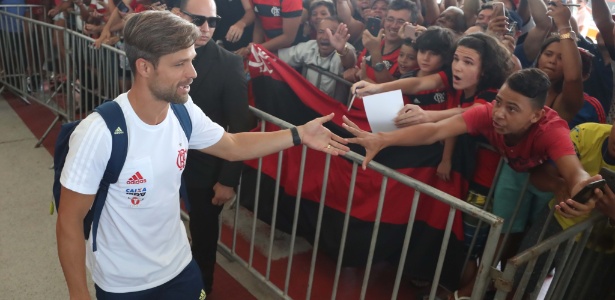 Torcida do Flamengo em Vitória recepciona o meia Diego - Gilvan de Souza/Flamengo