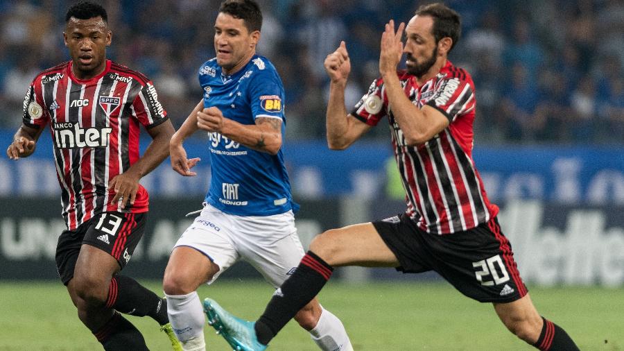 Thiago Neves, durante partida entre Cruzeiro e São Paulo - Alessandra Torres/AGIF