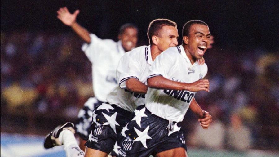 Anderson Lima corre para comemorar gol do Santos contra o Flamengo pela final do Rio-São Paulo de 1997 - Jorge Araújo/Folha Imagem