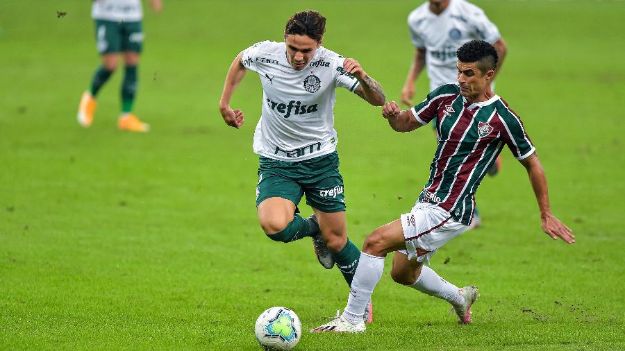 Egídio e Raphael Veiga disputam bola na partida entre Fluminense x Palmeiras - Thiago Ribeiro/AGIF