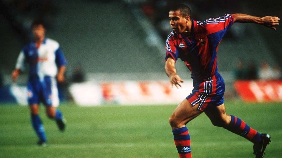 Ronaldo atuando pelo Barcelona em 1996 - Henri Szwarc/Bongarts/Getty Images